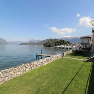 In Lake 2 , Iseo Italien